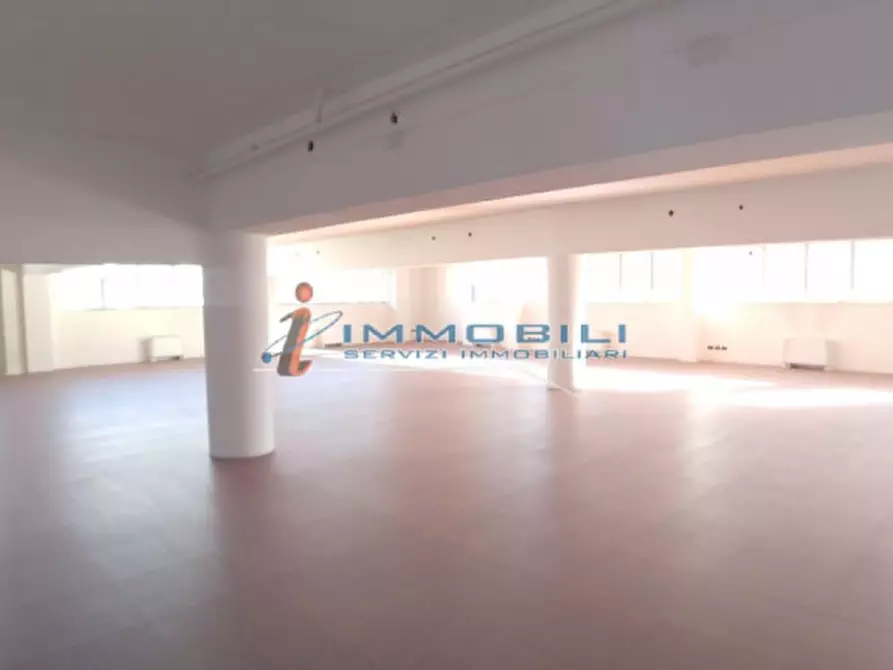 Immagine 4 di Ufficio in affitto  in VIALE CERTOSA a Milano