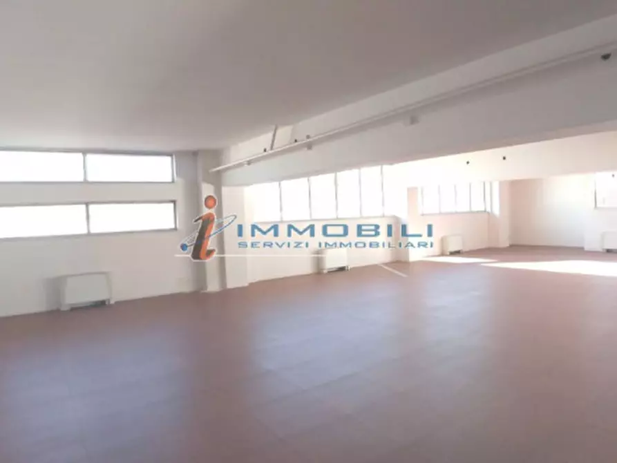 Immagine 5 di Ufficio in affitto  in VIALE CERTOSA a Milano