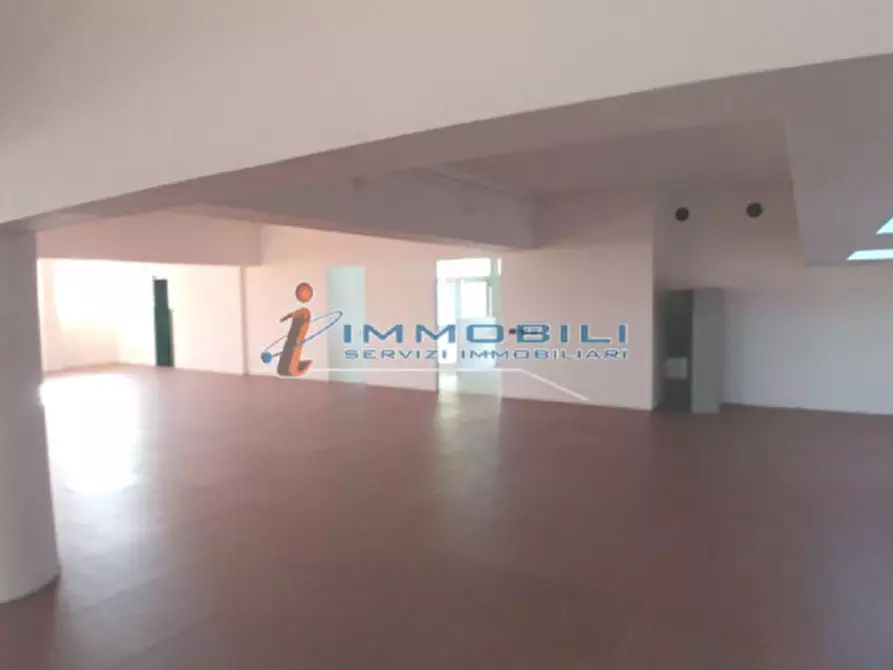 Immagine 7 di Ufficio in affitto  in VIALE CERTOSA a Milano