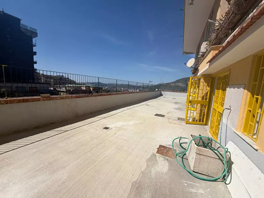 Immagine 2 di Appartamento in vendita  a Napoli