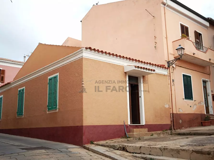 Immagine 2 di Casa indipendente in vendita  a La Maddalena