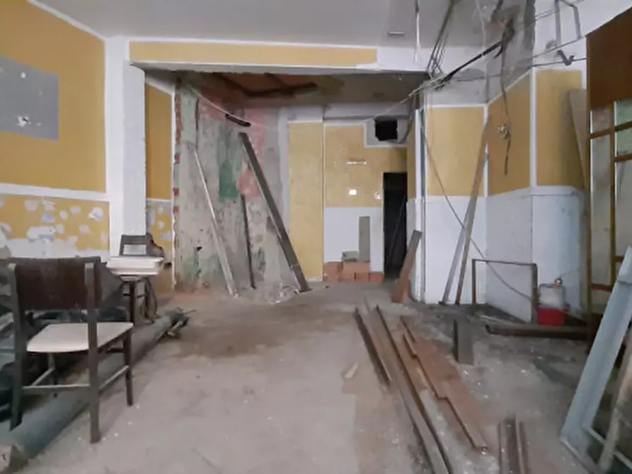 Immagine 2 di Negozio in affitto  in VIA DI NOVOLI a Firenze