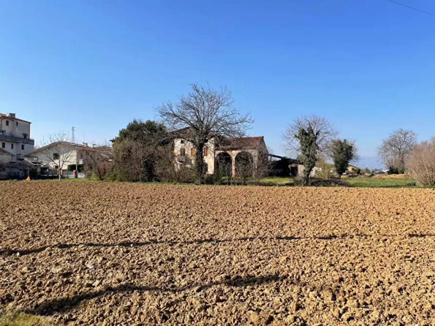 Immagine 1 di Casa indipendente in vendita  in Strada Lobia 26 a Vicenza