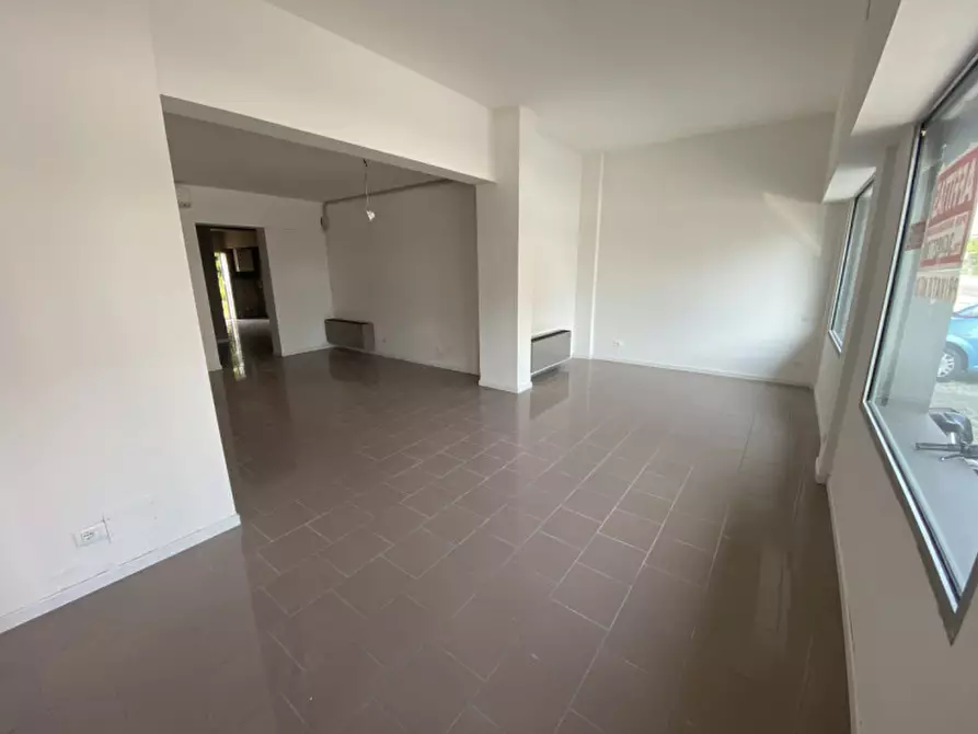Immagine 1 di Negozio in affitto  in via IV Novembre a Mestrino