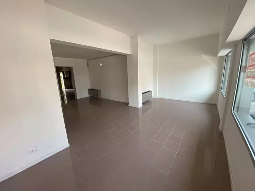 Immagine 2 di Negozio in affitto  in via IV Novembre a Mestrino