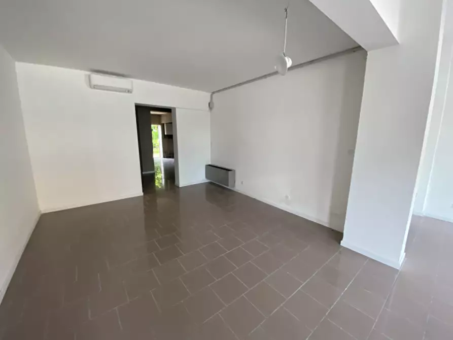 Immagine 4 di Negozio in affitto  in via IV Novembre a Mestrino