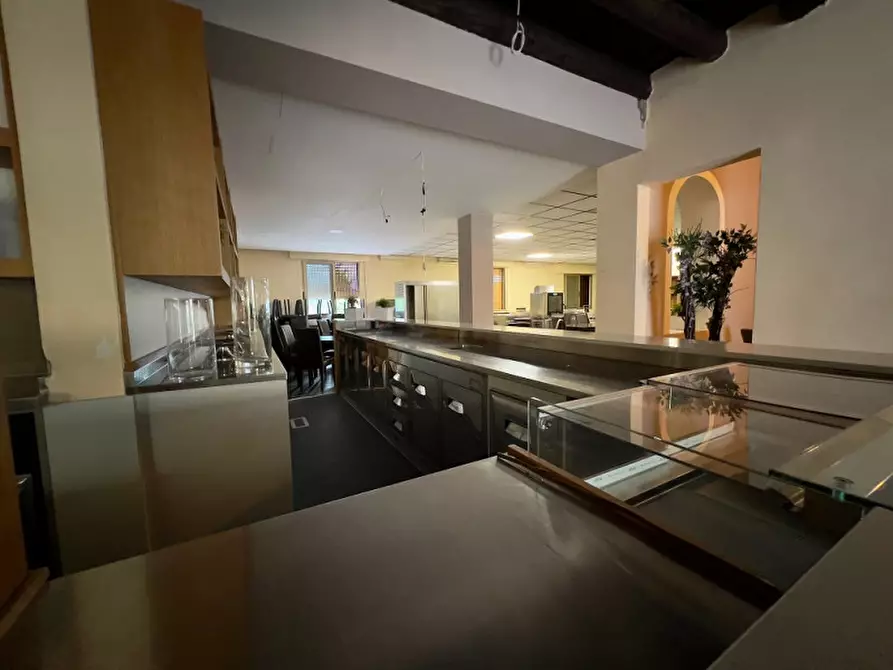 Immagine 3 di Attività commerciale in affitto  a Chioggia