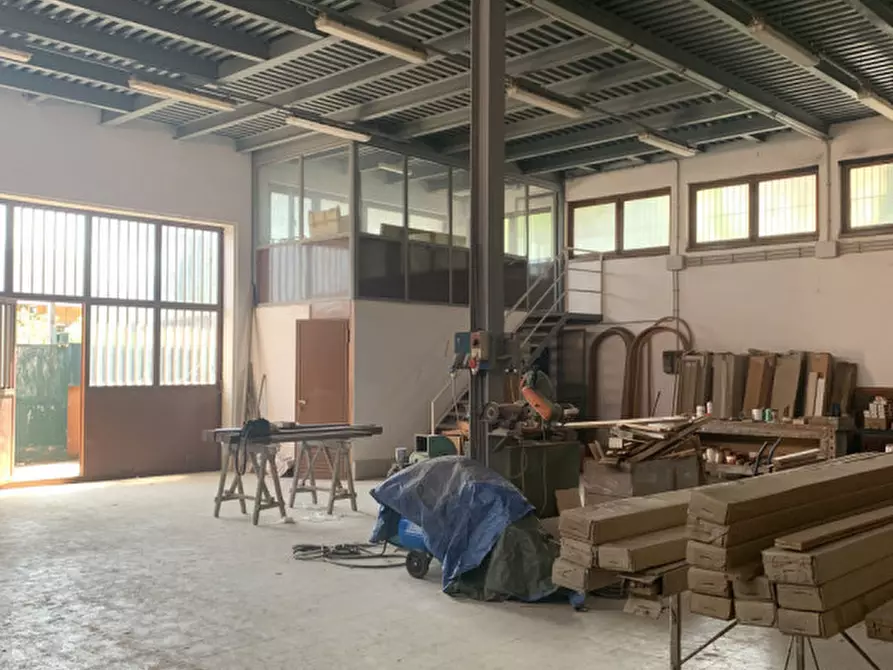 Immagine 7 di Capannone industriale in vendita  in Via Ittiri a Roma