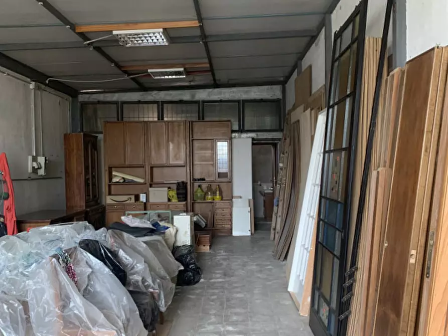 Immagine 15 di Capannone industriale in vendita  in Via Ittiri a Roma