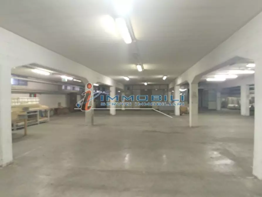 Immagine 2 di Laboratorio in vendita  in VIA MECENATE a Milano