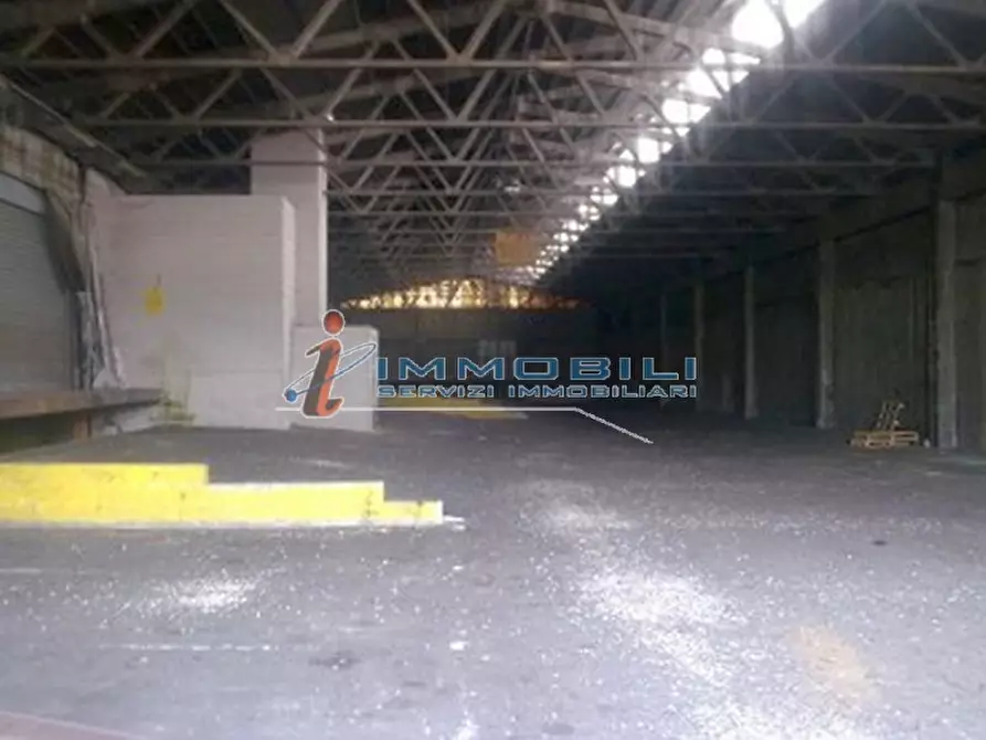 Immagine 15 di Laboratorio in vendita  in VIA MECENATE a Milano