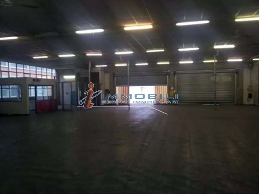 Immagine 22 di Laboratorio in vendita  in VIA MECENATE a Milano