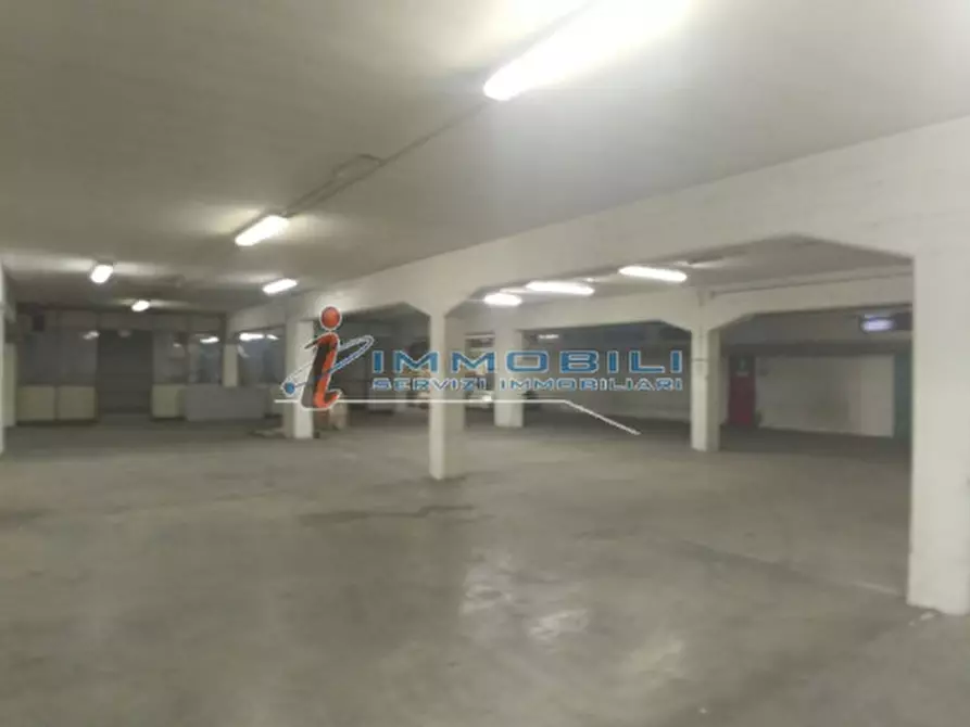 Immagine 9 di Magazzino in vendita  in VIA MECENATE a Milano