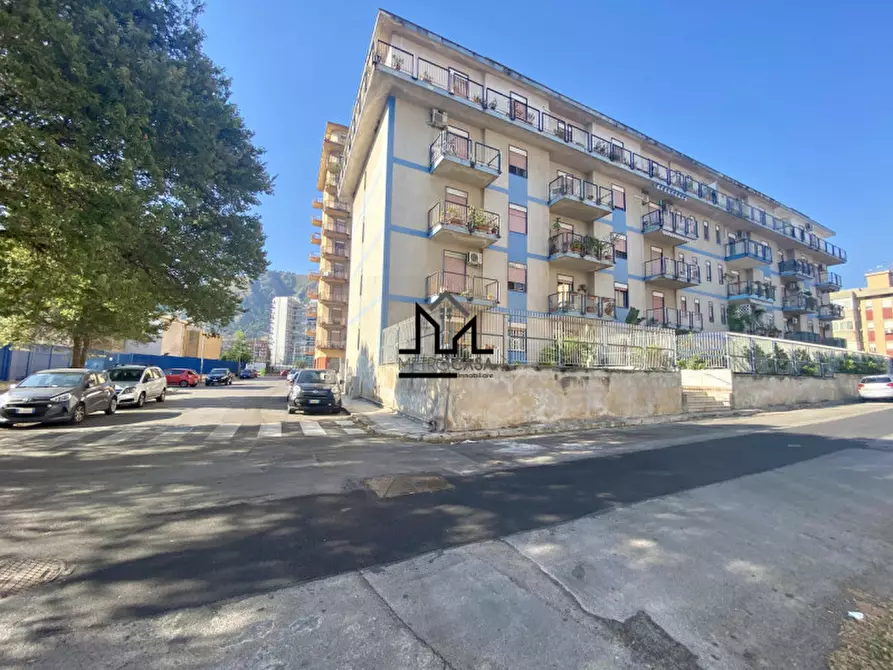 Immagine 1 di Appartamento in vendita  in Via del castoro a Palermo