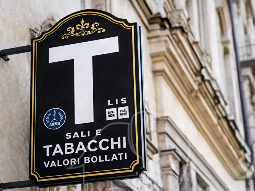 Immagine 2 di Negozio in vendita  in cesare battisti a Bolzano