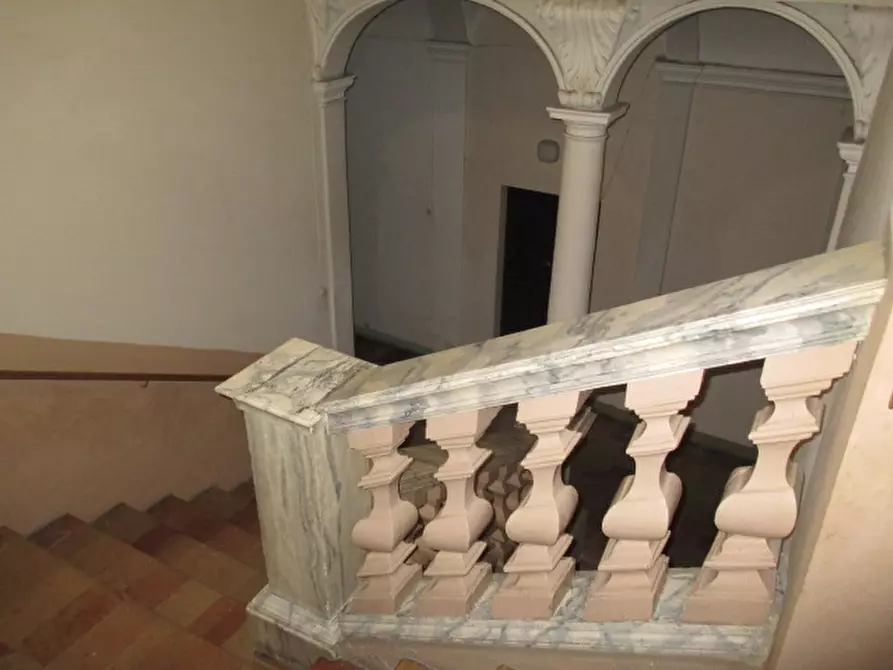 Immagine 3 di Palazzo in vendita  a Ostra
