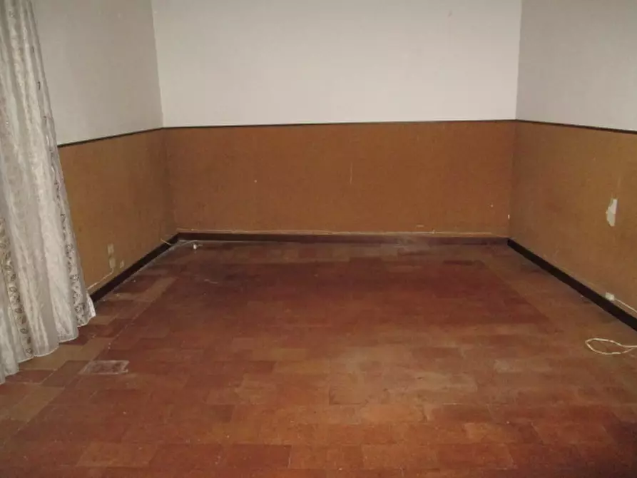 Immagine 9 di Palazzo in vendita  a Ostra