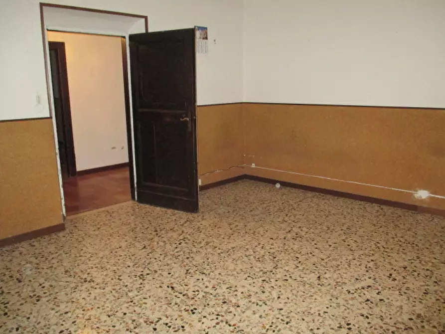 Immagine 10 di Palazzo in vendita  a Ostra