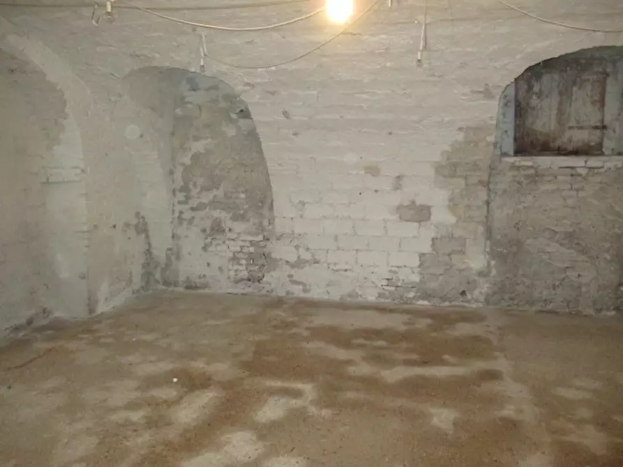 Immagine 26 di Palazzo in vendita  a Ostra