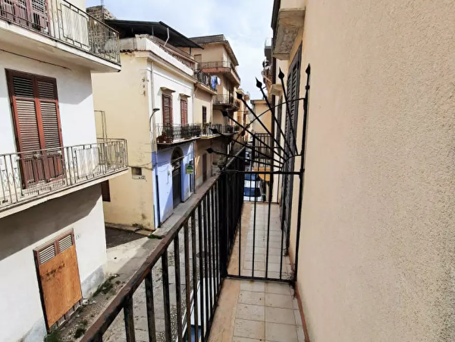 Immagine 14 di Palazzo in vendita  in Via Gioberti a Partinico