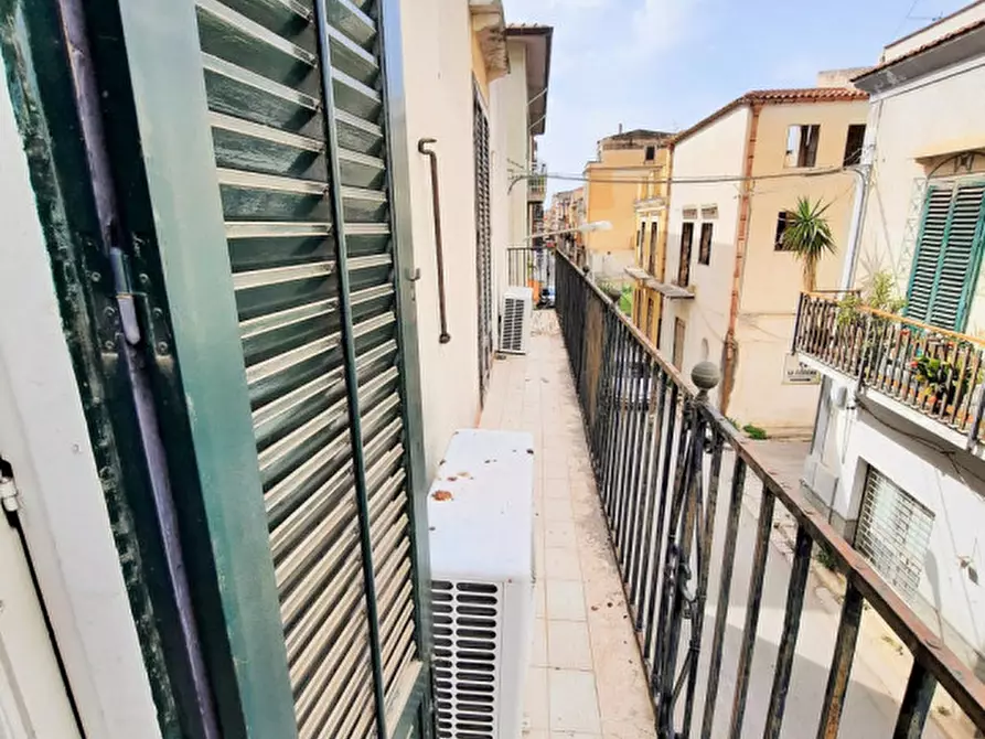 Immagine 15 di Palazzo in vendita  in Via Gioberti a Partinico