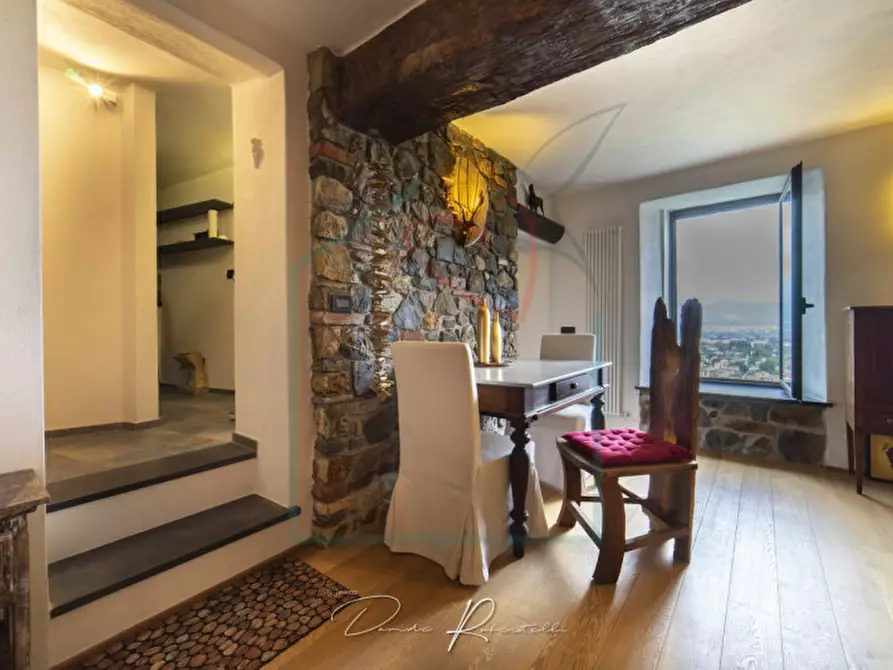 Immagine 3 di Loft/Open space in vendita  in via circonvallazione a Ameglia
