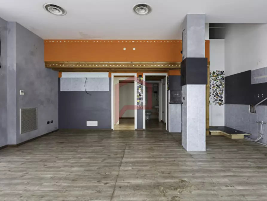 Immagine 2 di Negozio in affitto  in Cipressina a Venezia