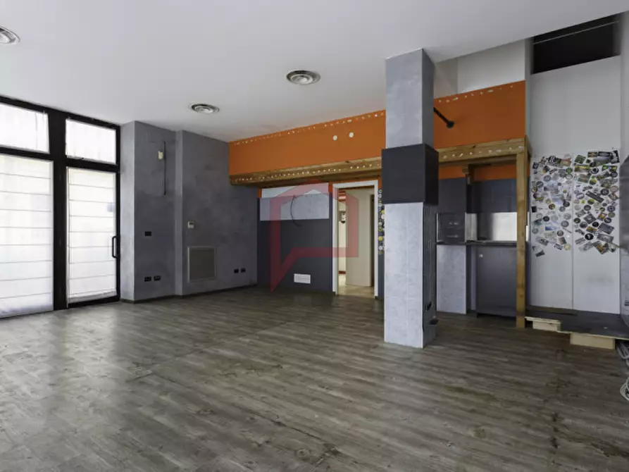 Immagine 3 di Negozio in affitto  in Cipressina a Venezia