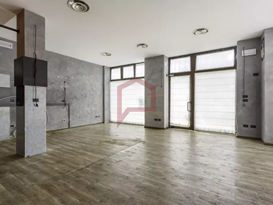 Immagine 5 di Negozio in affitto  in Cipressina a Venezia