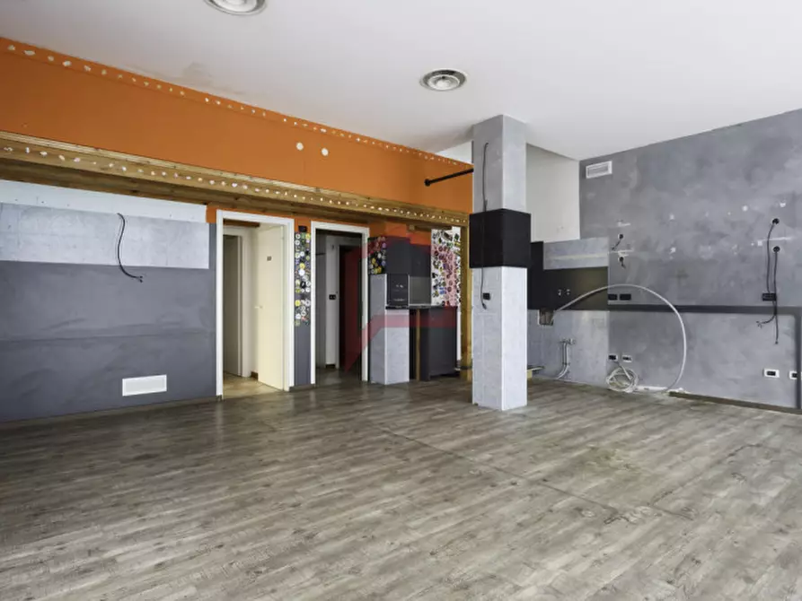 Immagine 6 di Negozio in affitto  in Cipressina a Venezia