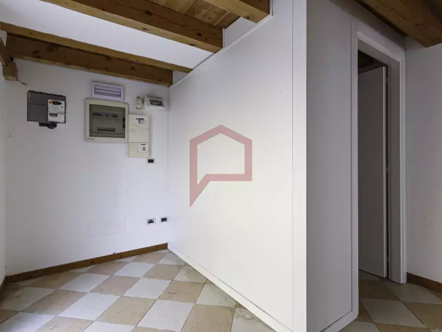 Immagine 8 di Negozio in affitto  in Cipressina a Venezia