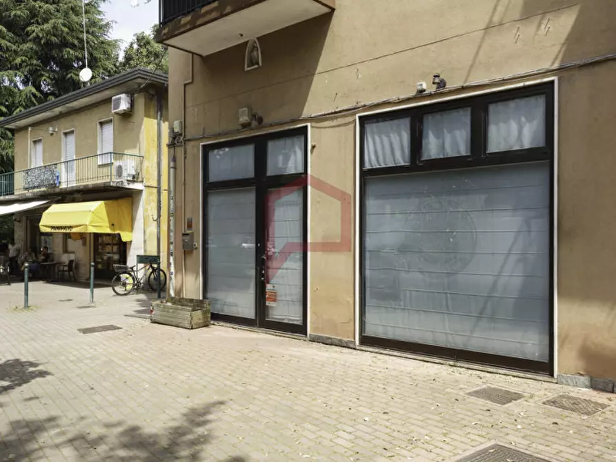 Immagine 13 di Negozio in affitto  in Cipressina a Venezia