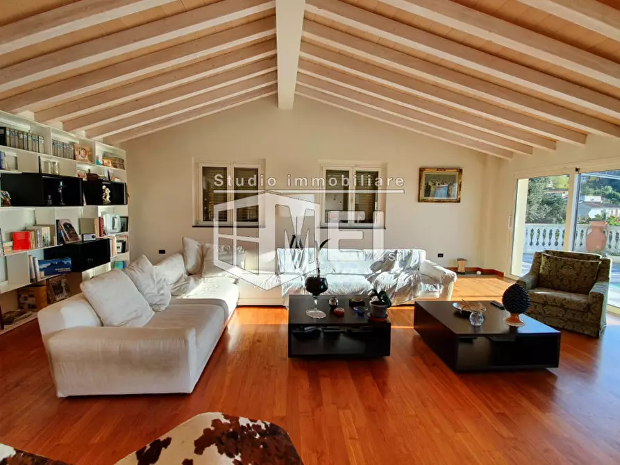 Immagine 4 di Villa in vendita  a Livorno