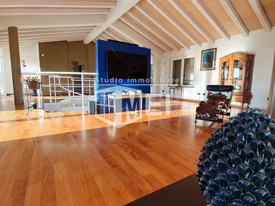 Immagine 7 di Villa in vendita  a Livorno