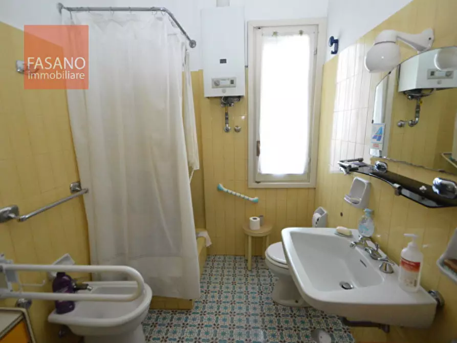 Immagine 16 di Camera in affitto  in Via Garessio 48 a Torino