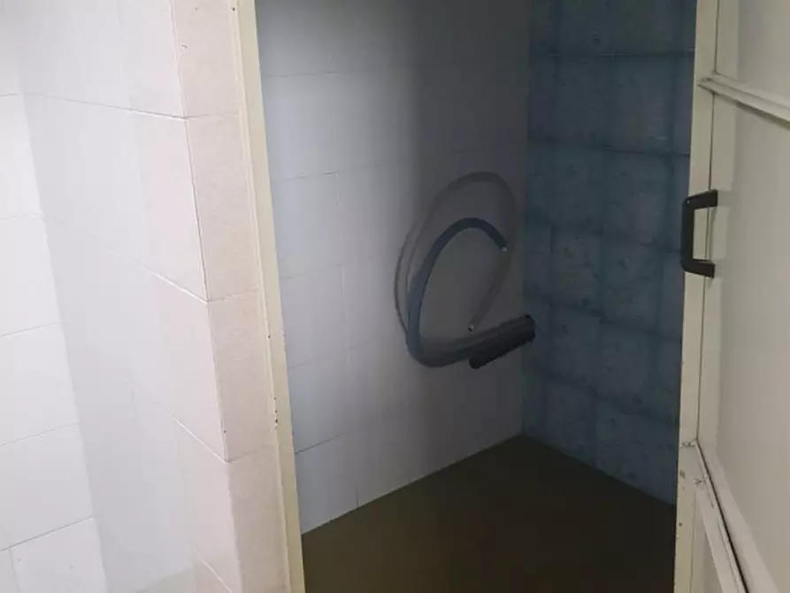 Immagine 6 di Magazzino in vendita  in via bordone a Padova