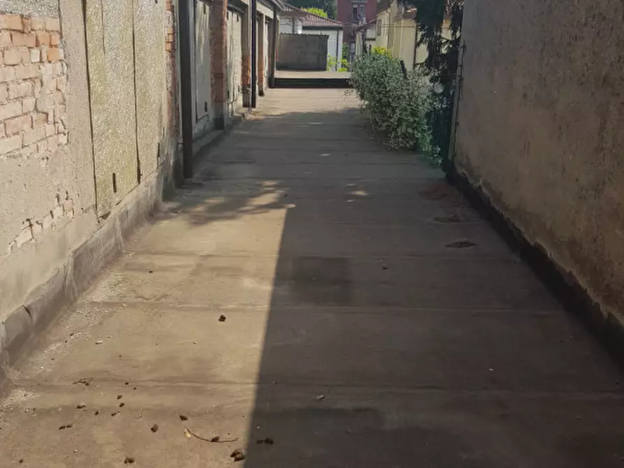 Immagine 12 di Magazzino in vendita  in via bordone a Padova