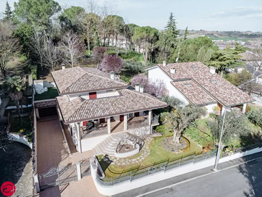 Immagine 1 di Villa in vendita  a Montiano