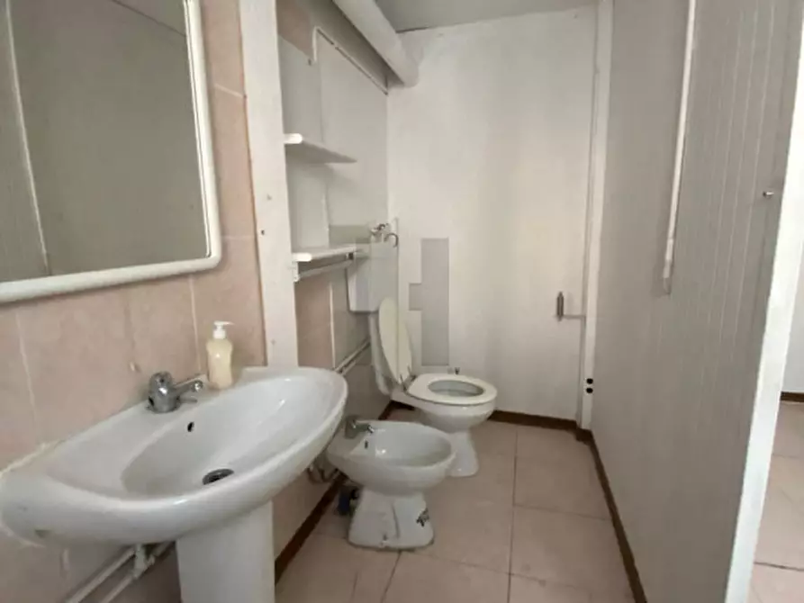 Immagine 19 di Magazzino in affitto  in Via San Zeno 141 a Brescia