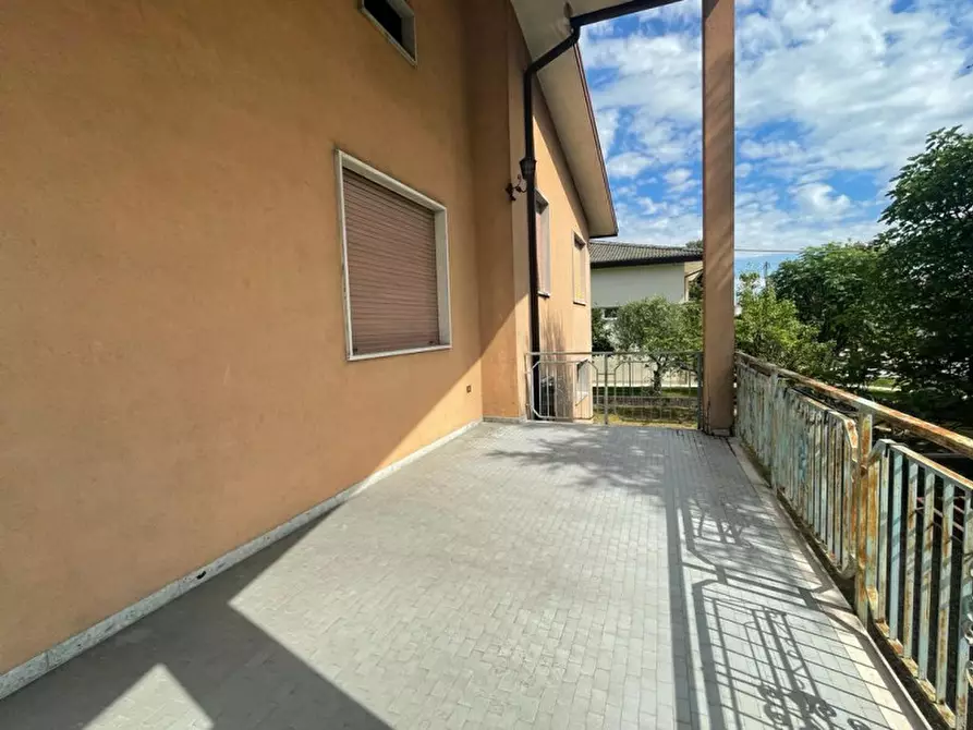 Immagine 1 di Casa indipendente in vendita  in VIA PASCOLI a Salzano