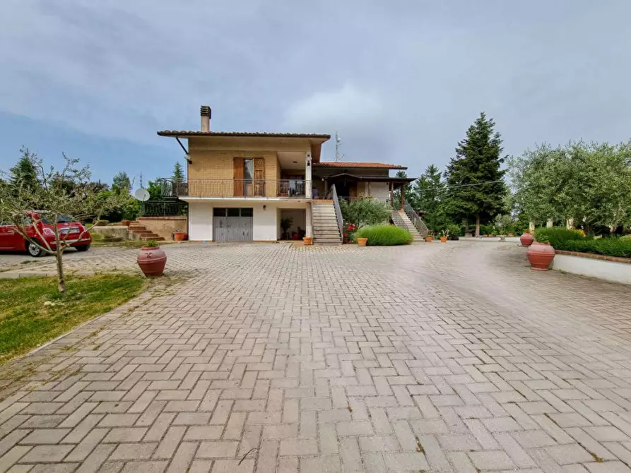 Immagine 2 di Casa trifamiliare in vendita  in strada provinciale delle Cesane 109 a Urbino