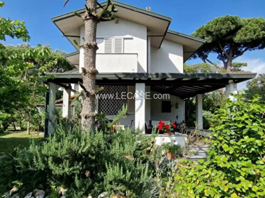 Immagine 10 di Casa bifamiliare in vendita  in via Firenze a Forte Dei Marmi