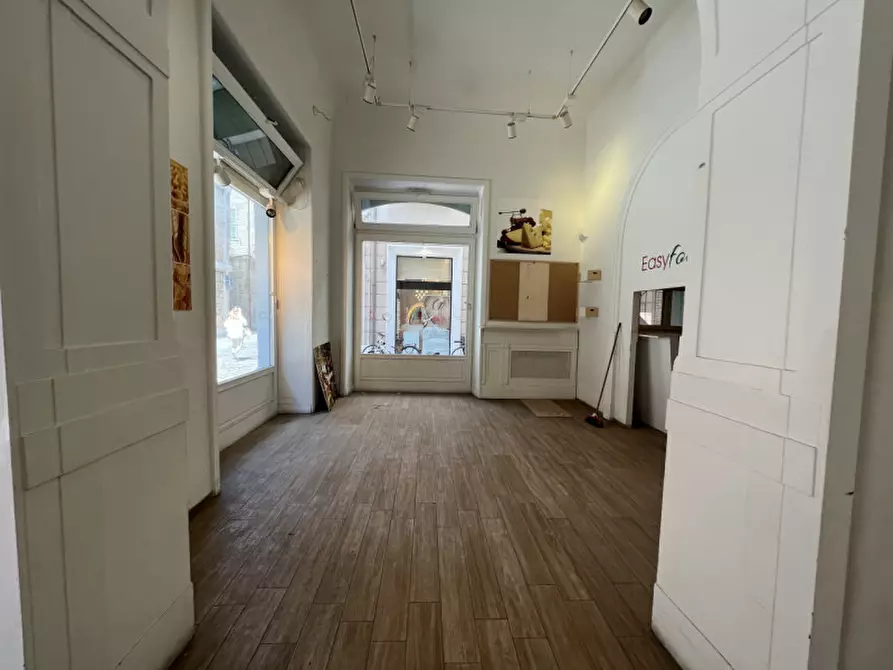 Immagine 4 di Negozio in vendita  a Senigallia