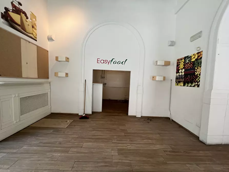 Immagine 6 di Negozio in vendita  a Senigallia