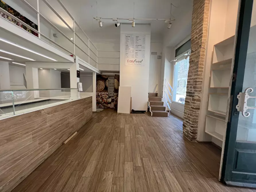 Immagine 7 di Negozio in vendita  a Senigallia