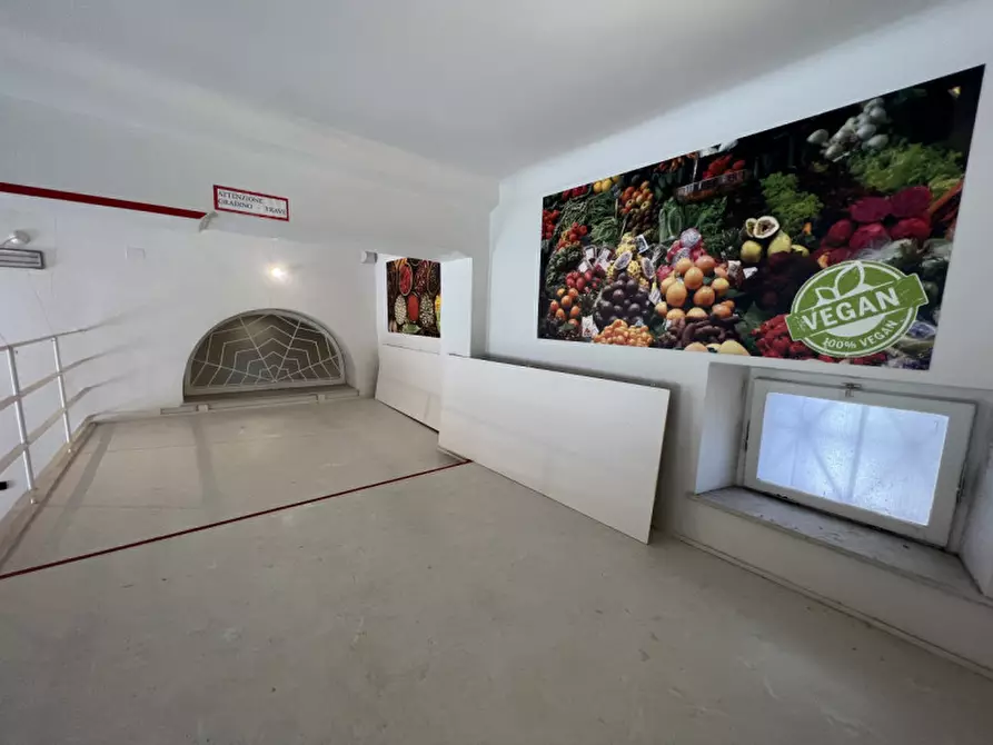 Immagine 9 di Negozio in vendita  a Senigallia