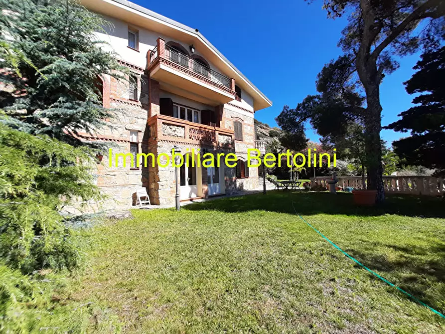 Immagine 1 di Villa in affitto  in c.so marconi a San Remo