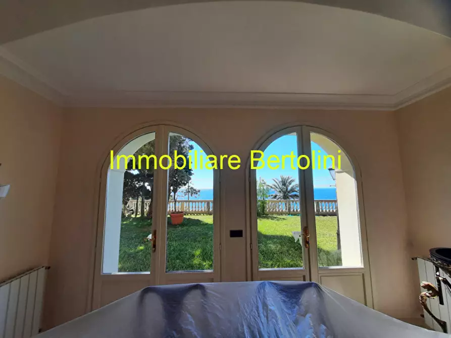 Immagine 10 di Villa in affitto  in c.so marconi a San Remo