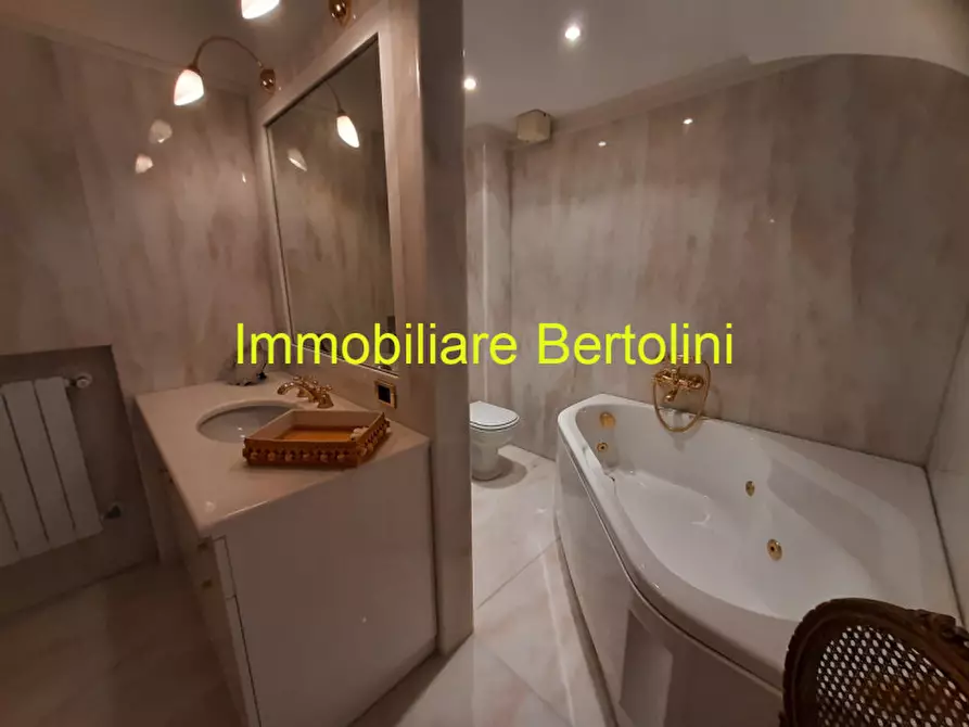 Immagine 20 di Villa in affitto  in c.so marconi a San Remo