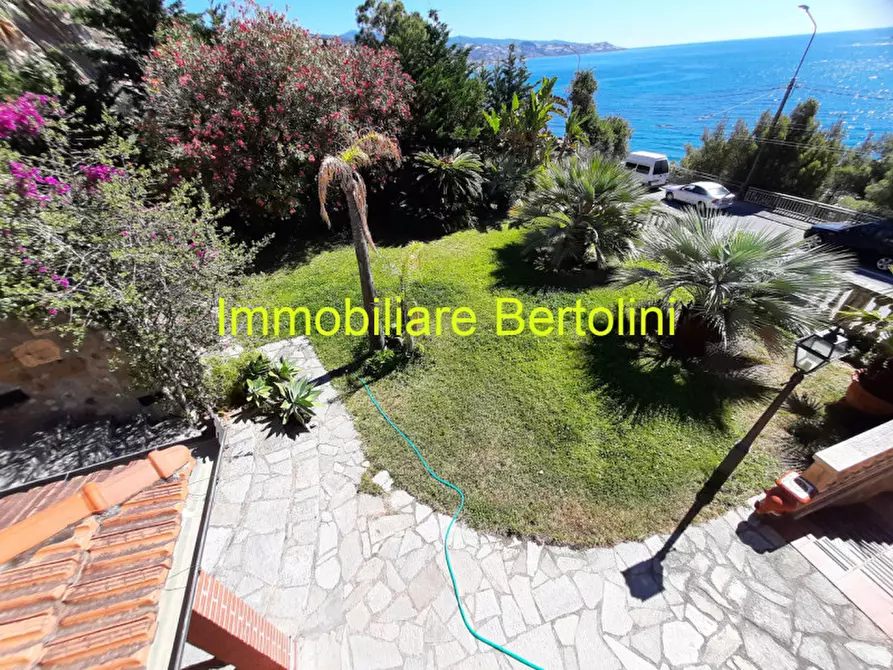 Immagine 24 di Villa in affitto  in c.so marconi a San Remo
